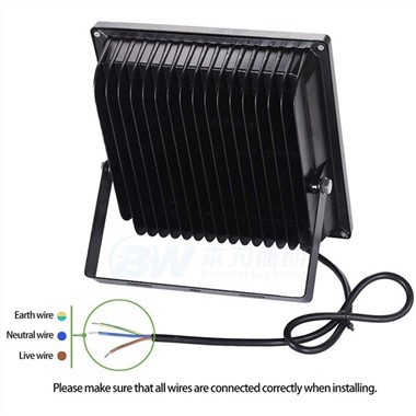 LED-valgusti hädaabivarundusega