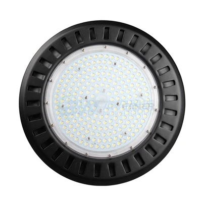 UFO High Bay LED-tuled jõusaalis